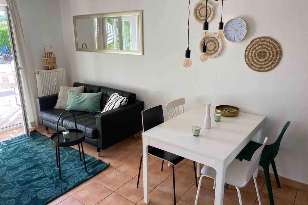 Die Seeblume - Ferienwohnung Mit Pool Und Seeblick Бодман-Людвигсхафен Экстерьер фото